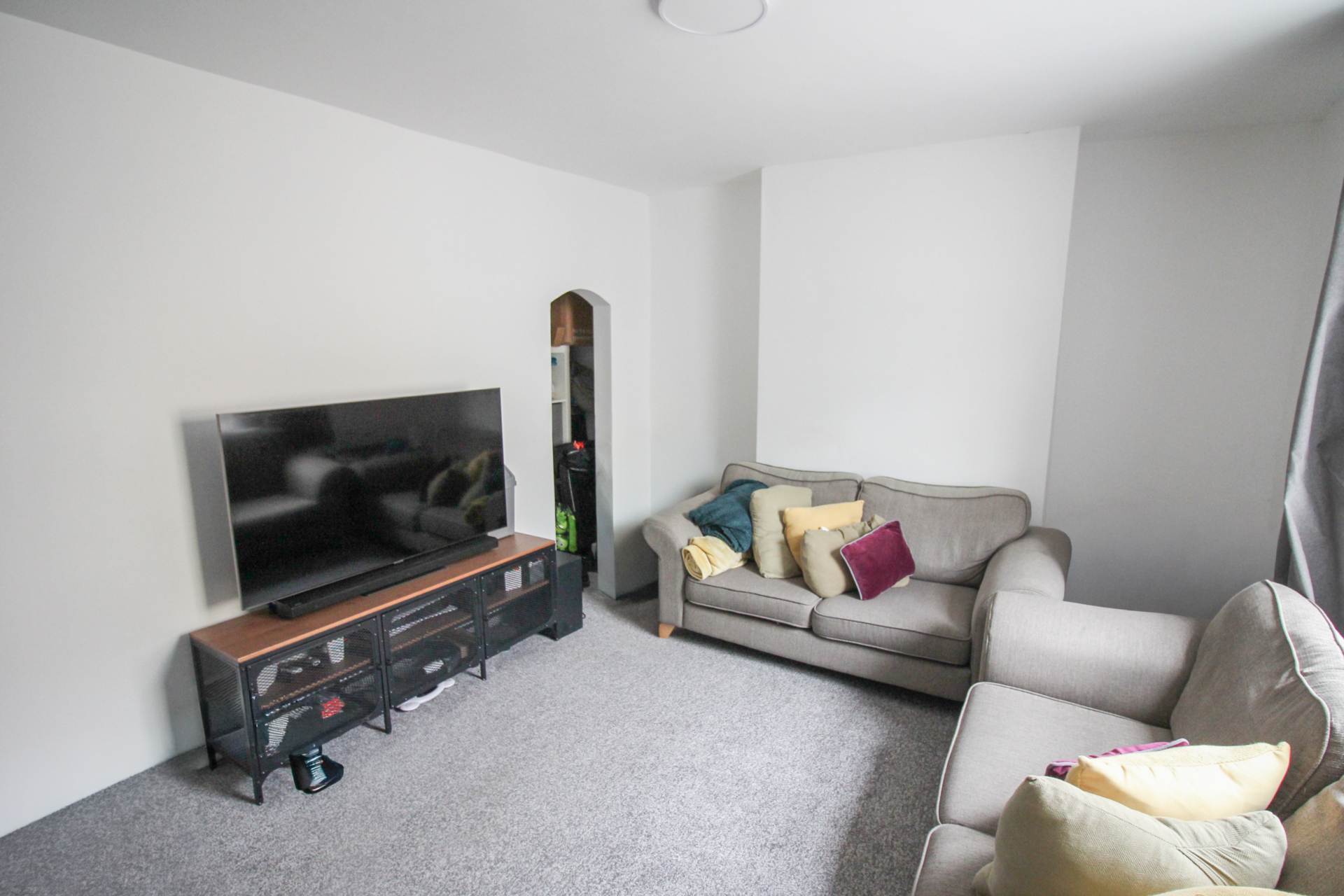 Centrally Located**3-4 Bedrooms**South Facing Garden**Motivated Seller**Well Presented Throughout**, Image 8
