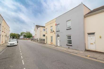 Centrally Located**3-4 Bedrooms**South Facing Garden**Motivated Seller**Well Presented Throughout**, Image 1
