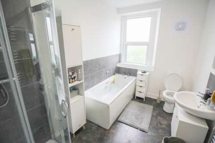 Centrally Located**3-4 Bedrooms**South Facing Garden**Motivated Seller**Well Presented Throughout**, Image 12