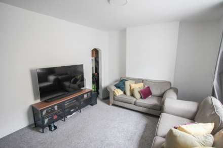 Centrally Located**3-4 Bedrooms**South Facing Garden**Motivated Seller**Well Presented Throughout**, Image 8