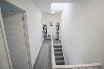Centrally Located**3-4 Bedrooms**South Facing Garden**Motivated Seller**Well Presented Throughout**, Image 9