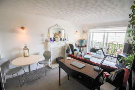 Madeira Court**Sea Front Location**Sea View**Beautifully Presented**, Image 2