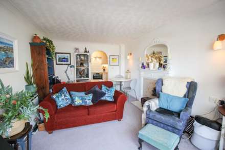 Madeira Court**Sea Front Location**Sea View**Beautifully Presented**, Image 4