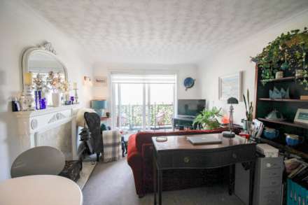 Madeira Court**Sea Front Location**Sea View**Beautifully Presented**, Image 5