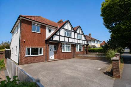 Locking Road**Home & Income** 6 Bedrooms**Great Location**