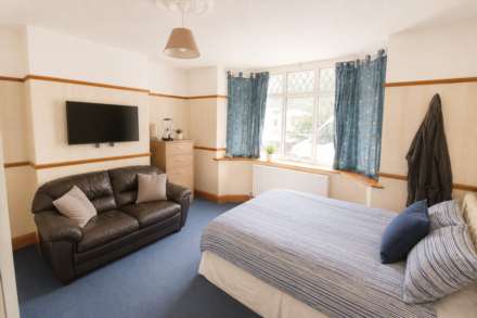 Locking Road**Home & Income** 6 Bedrooms**Great Location**, Image 12