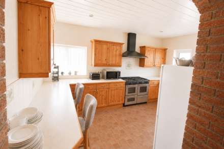 Locking Road**Home & Income** 6 Bedrooms**Great Location**, Image 5
