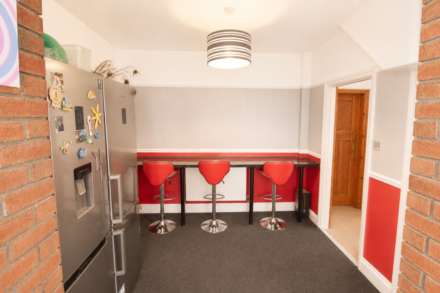 Locking Road**Home & Income** 6 Bedrooms**Great Location**, Image 6