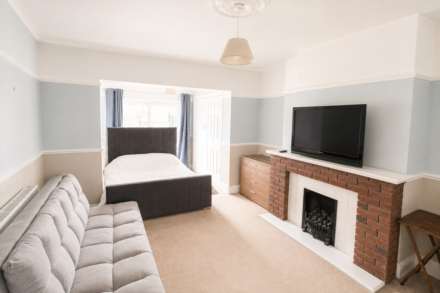 Locking Road**Home & Income** 6 Bedrooms**Great Location**, Image 8