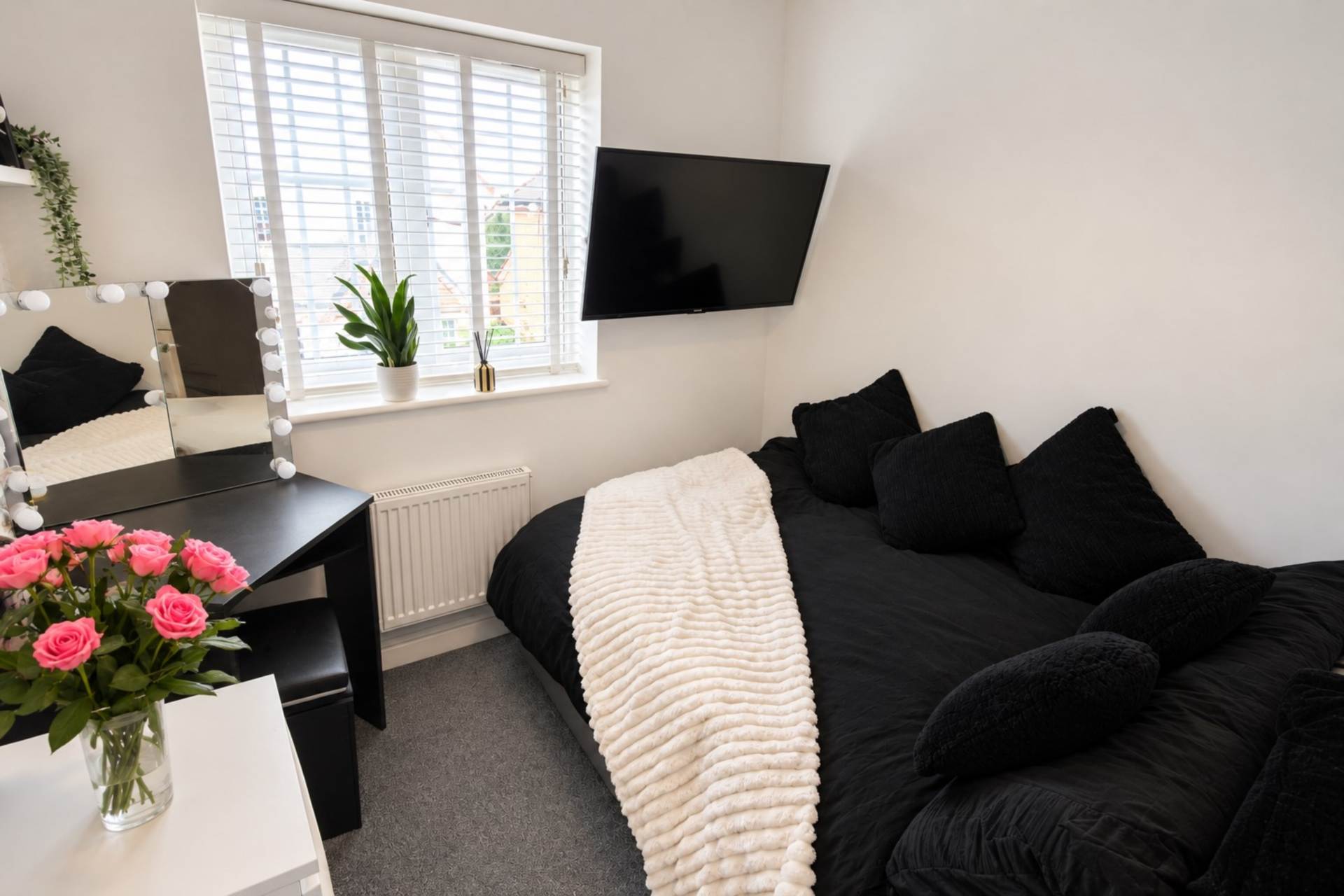 **Cheddar**2 Minutes to Reservoir**Excellent Location**Fabulous Private Garden**4 Double Bedrooms**, Image 22