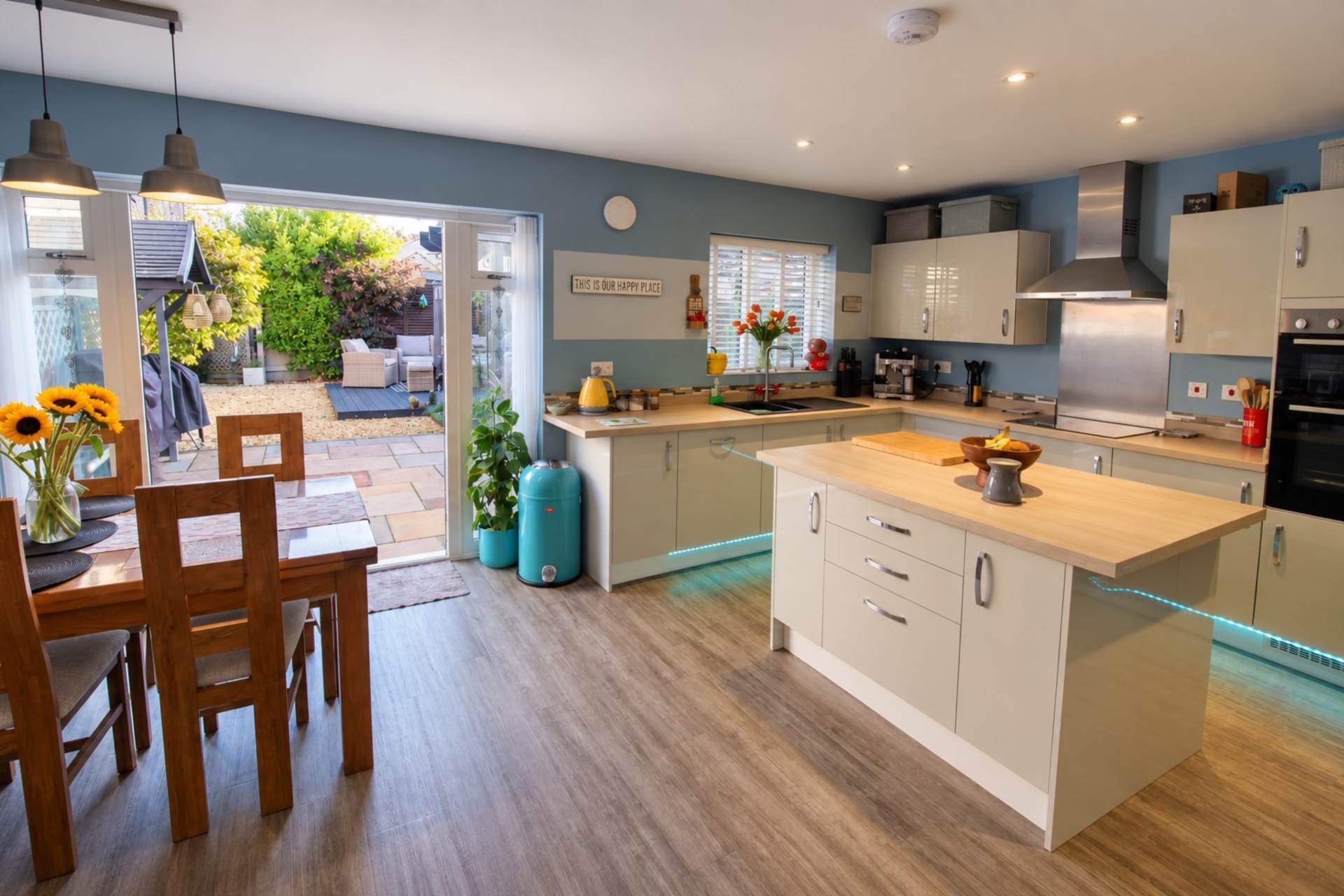 **Cheddar**2 Minutes to Reservoir**Excellent Location**Fabulous Private Garden**4 Double Bedrooms**, Image 5