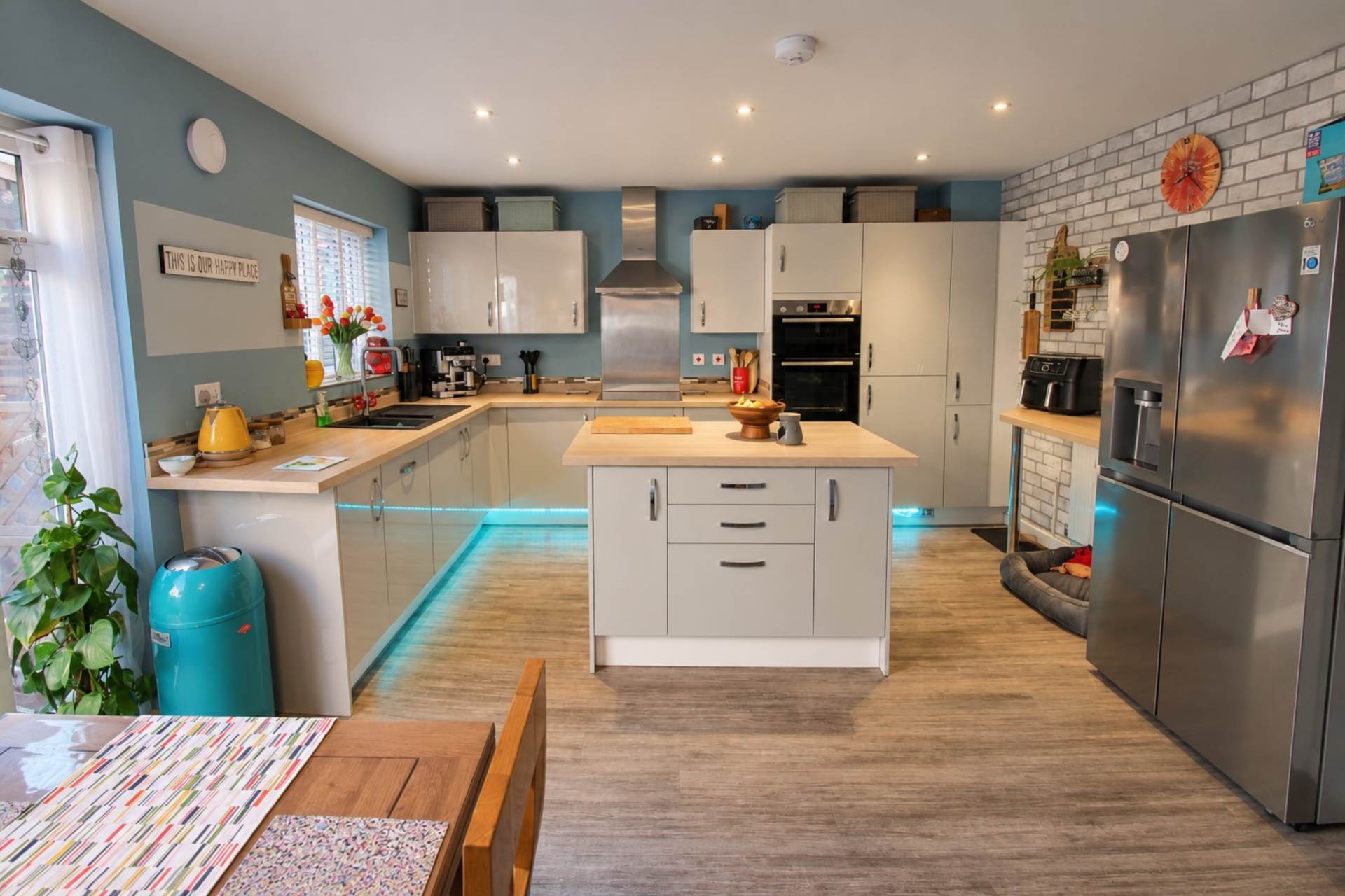 **Cheddar**2 Minutes to Reservoir**Excellent Location**Fabulous Private Garden**4 Double Bedrooms**, Image 6