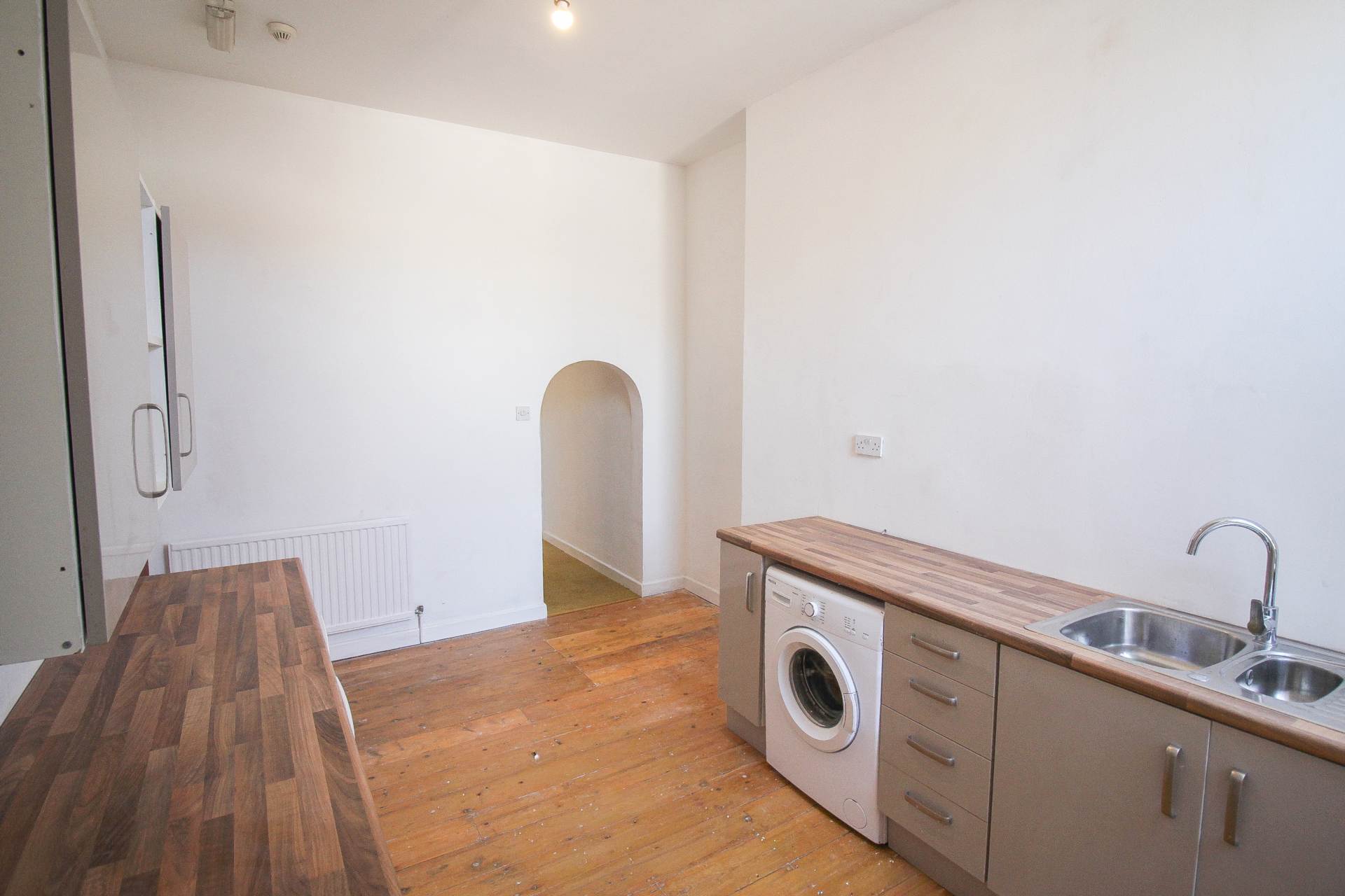 West Street**Just Off Beach Front**Home & Income**, Image 4