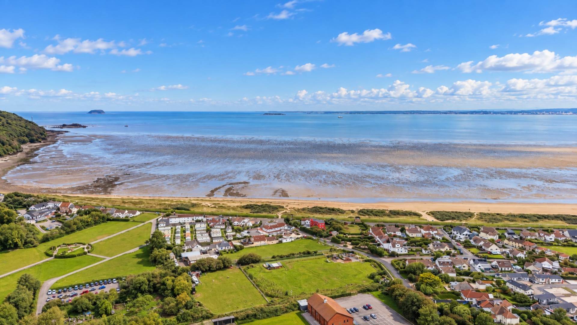 **Sand Bay**Perfect for Dual Occupancy**Swimming Pool Complex**2 Minutes to Beach**, Image 3