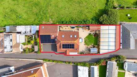 **Sand Bay**Perfect for Dual Occupancy**Swimming Pool Complex**2 Minutes to Beach**, Image 2