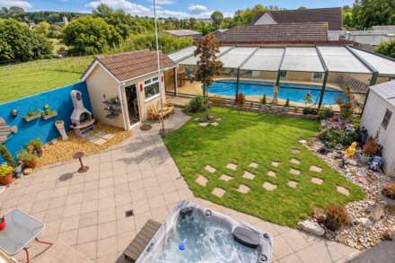 **Sand Bay**Perfect for Dual Occupancy**Swimming Pool Complex**2 Minutes to Beach**, Image 4