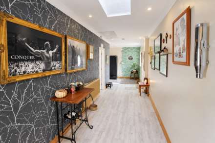 **Sand Bay**Perfect for Dual Occupancy**Swimming Pool Complex**2 Minutes to Beach**, Image 5