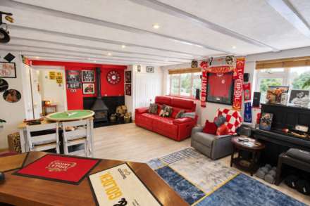 **Sand Bay**Perfect for Dual Occupancy**Swimming Pool Complex**2 Minutes to Beach**, Image 9