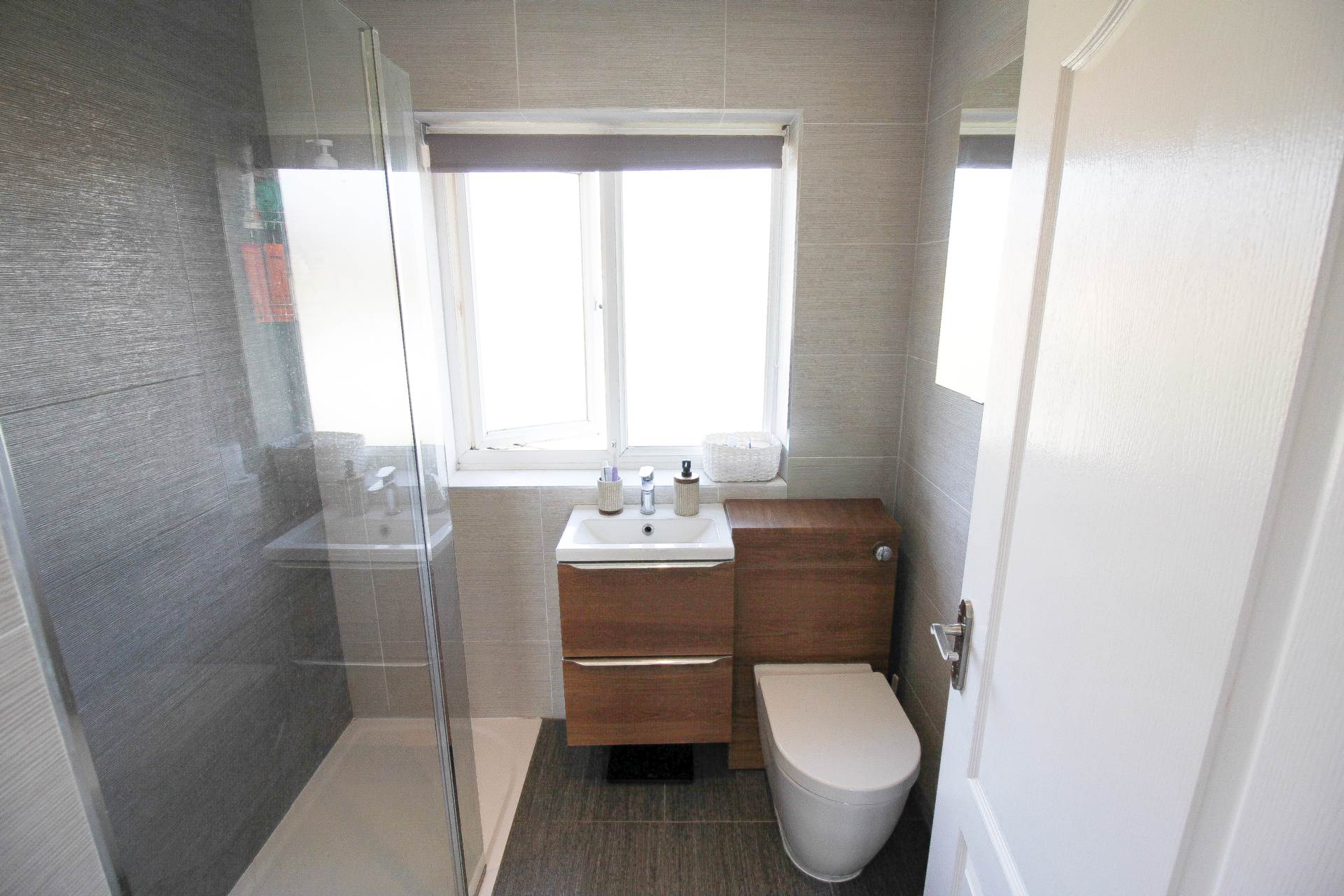 Richards Close**Beautifully presented**Large Sunny Garden**3 Bedrooms**Extra Living Space**, Image 15