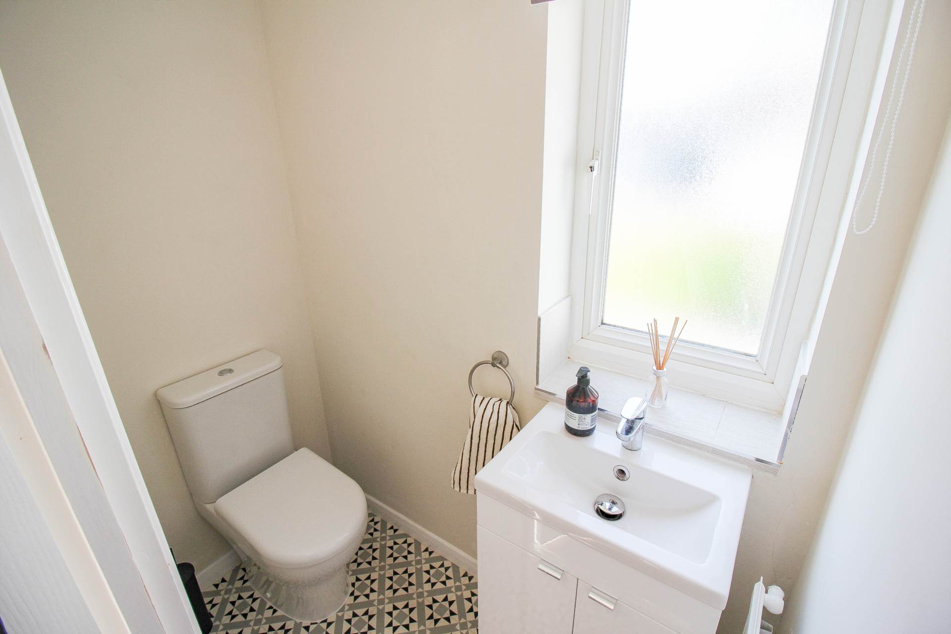 Richards Close**Beautifully presented**Large Sunny Garden**3 Bedrooms**Extra Living Space**, Image 19