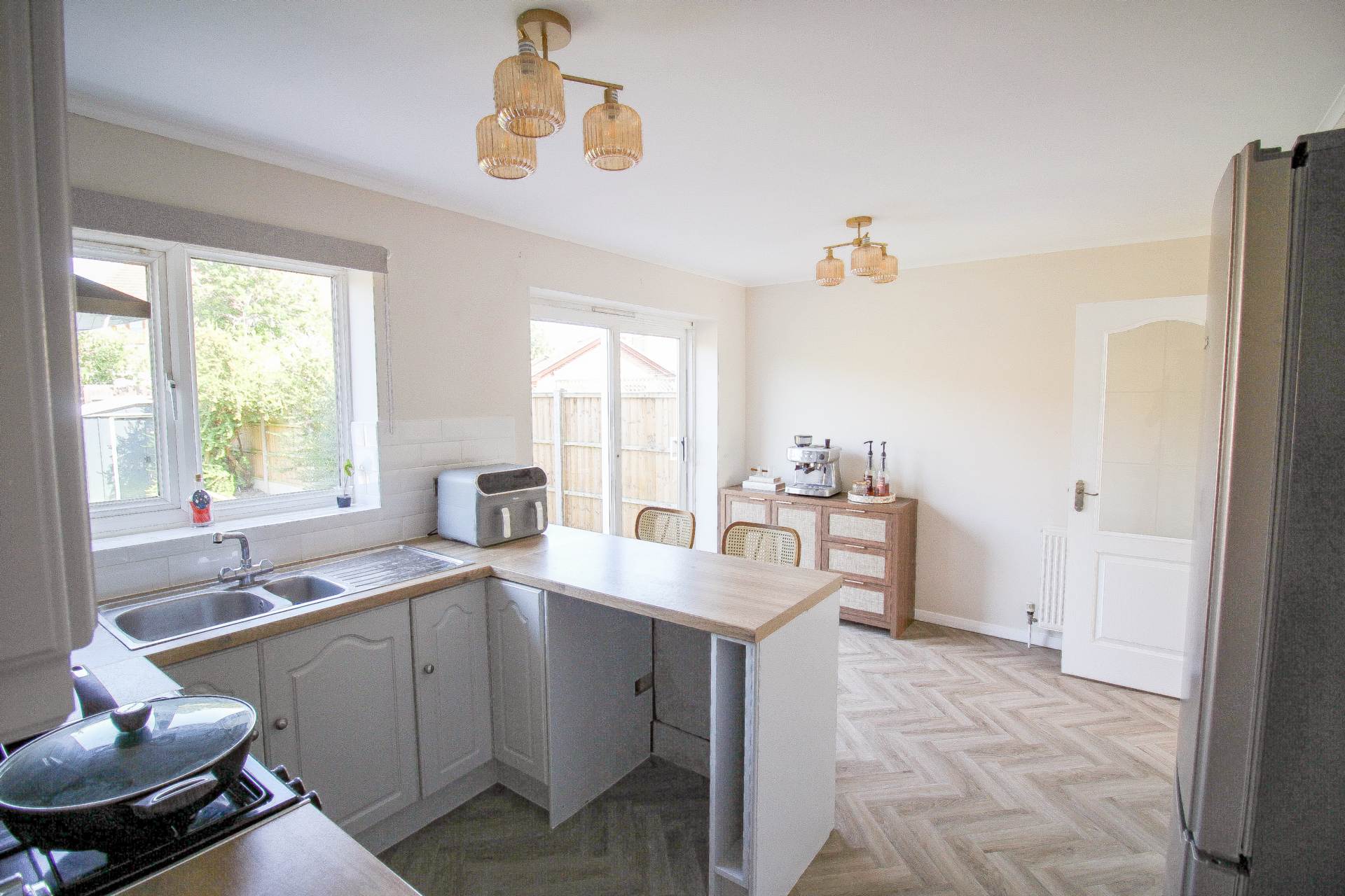 Richards Close**Beautifully presented**Large Sunny Garden**3 Bedrooms**Extra Living Space**, Image 9