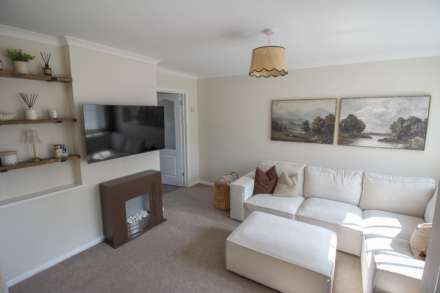 Richards Close**Beautifully presented**Large Sunny Garden**3 Bedrooms**Extra Living Space**, Image 4