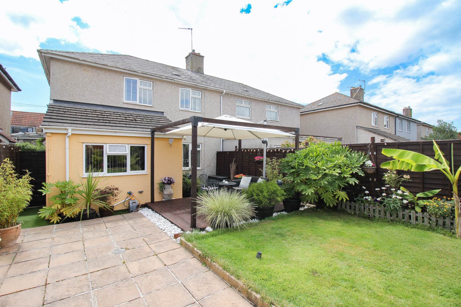 **Central Location**3 Good Sized Bedrooms**140 SQM Garden Including Workshop**Very Well Presented Inside & Out**, Image 1