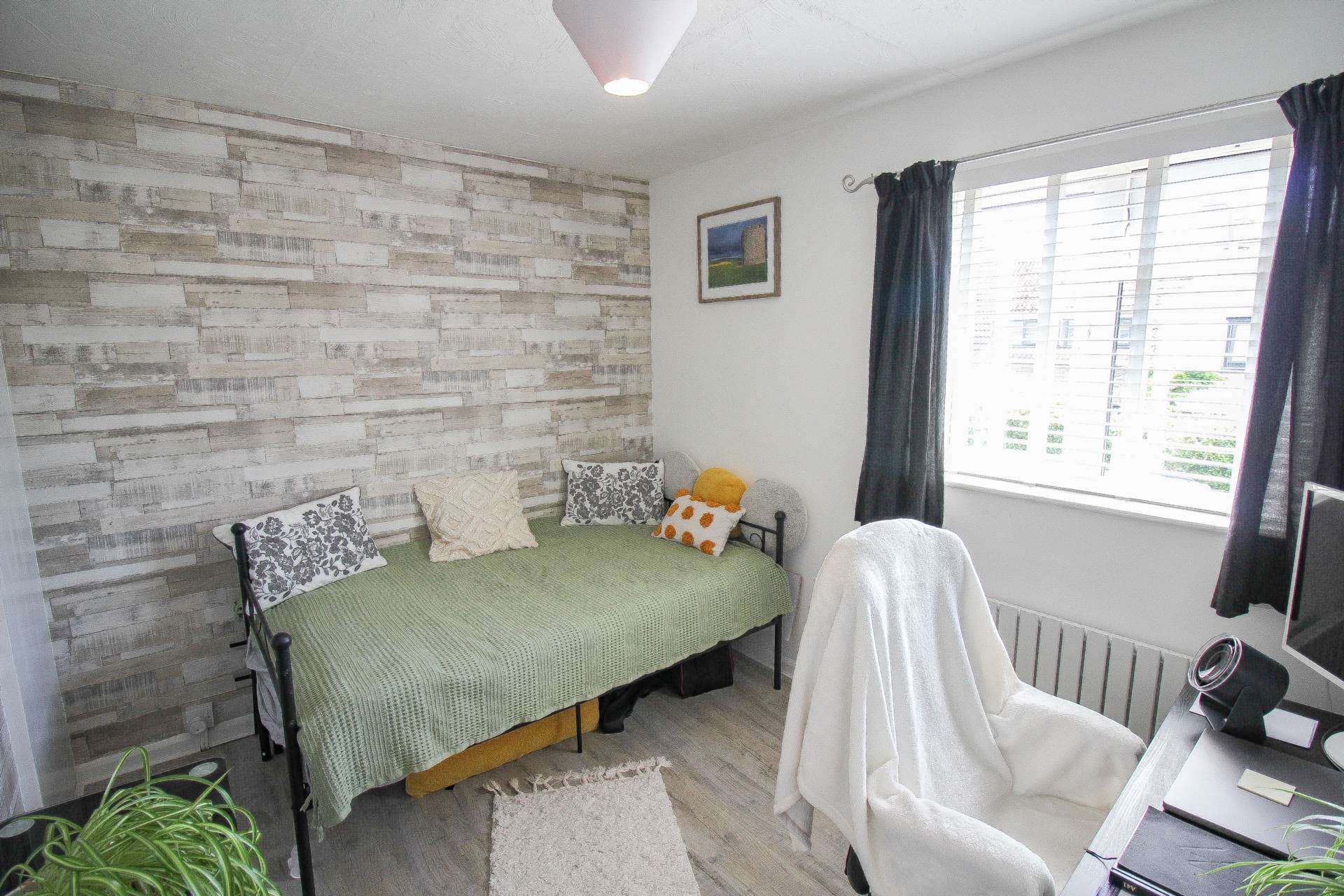 **Central Location**3 Good Sized Bedrooms**140 SQM Garden Including Workshop**Very Well Presented Inside & Out**, Image 10