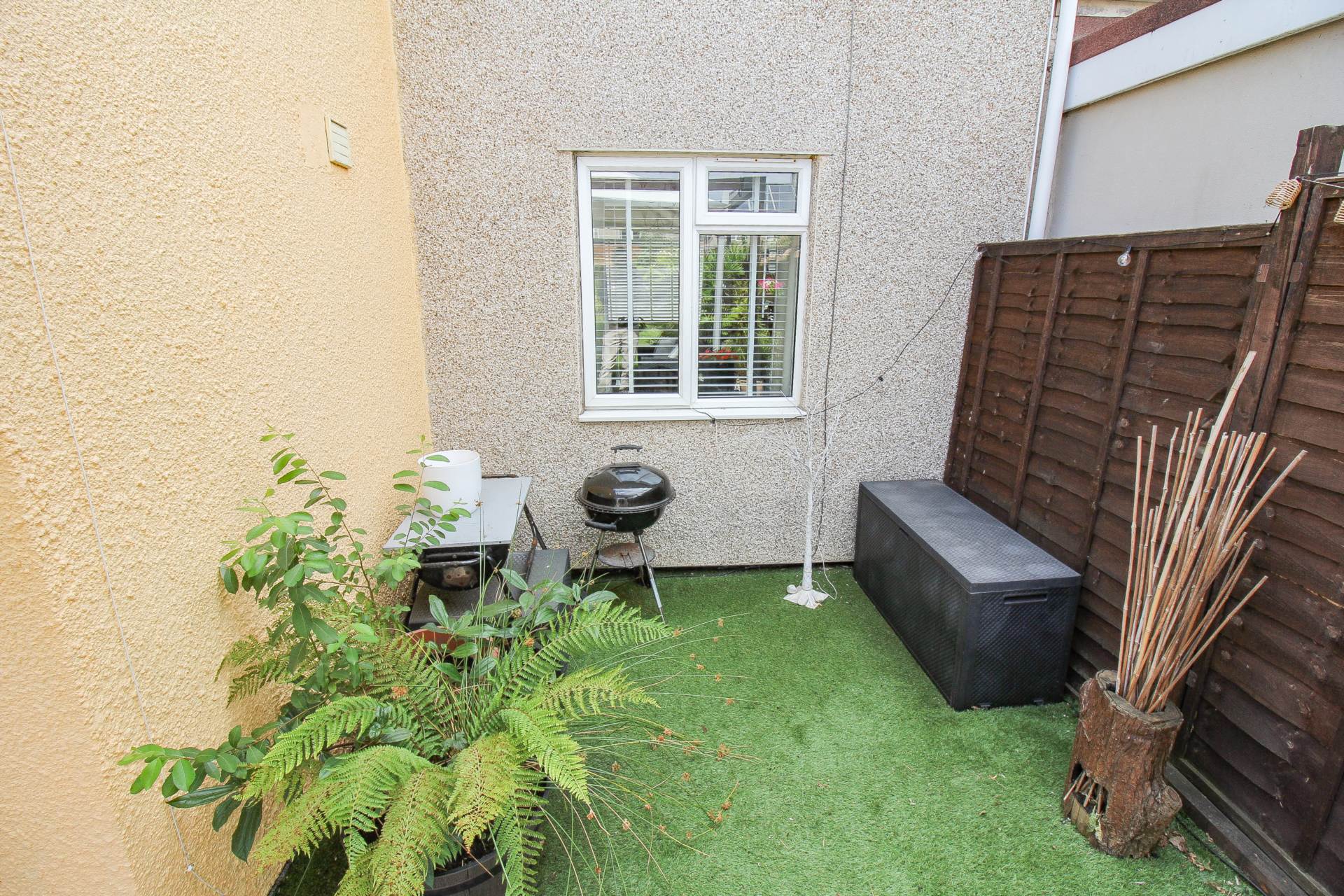 **Central Location**3 Good Sized Bedrooms**140 SQM Garden Including Workshop**Very Well Presented Inside & Out**, Image 18