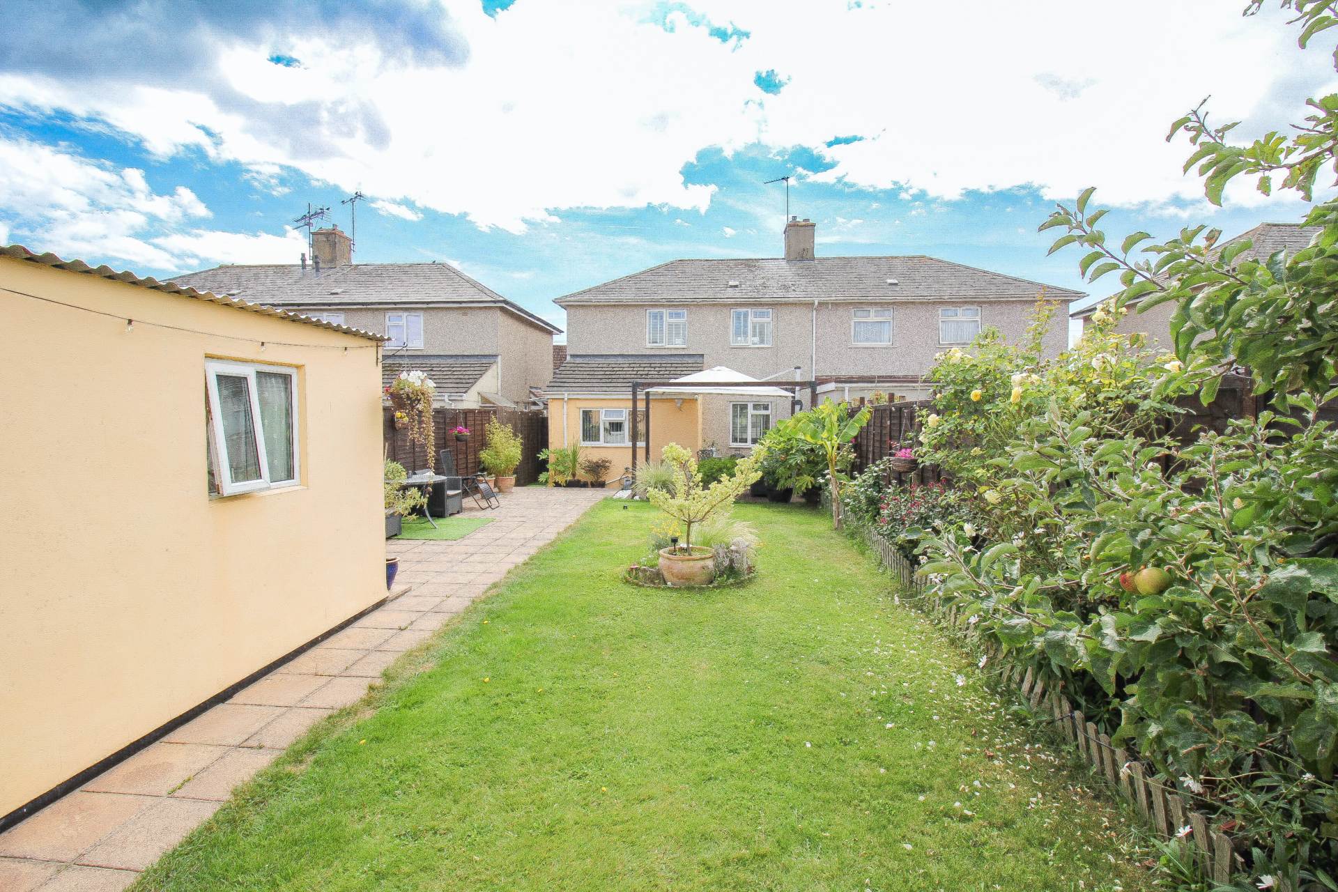 **Central Location**3 Good Sized Bedrooms**140 SQM Garden Including Workshop**Very Well Presented Inside & Out**, Image 2