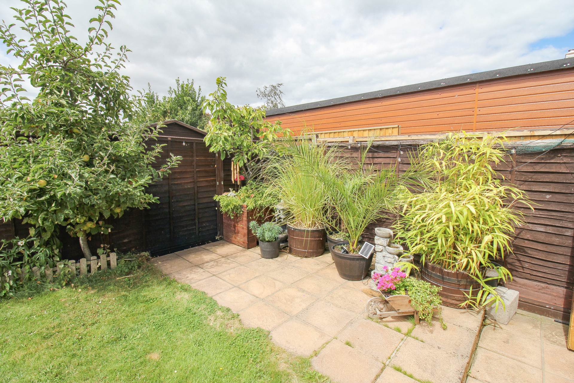 **Central Location**3 Good Sized Bedrooms**140 SQM Garden Including Workshop**Very Well Presented Inside & Out**, Image 21