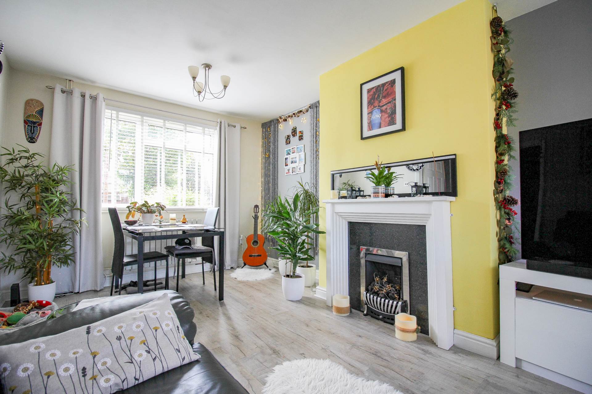**Central Location**3 Good Sized Bedrooms**140 SQM Garden Including Workshop**Very Well Presented Inside & Out**, Image 3