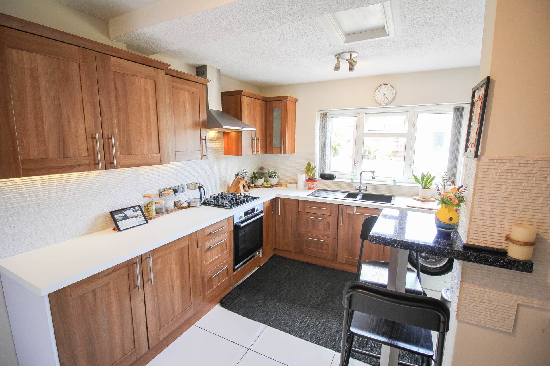 **Central Location**3 Good Sized Bedrooms**140 SQM Garden Including Workshop**Very Well Presented Inside & Out**, Image 6