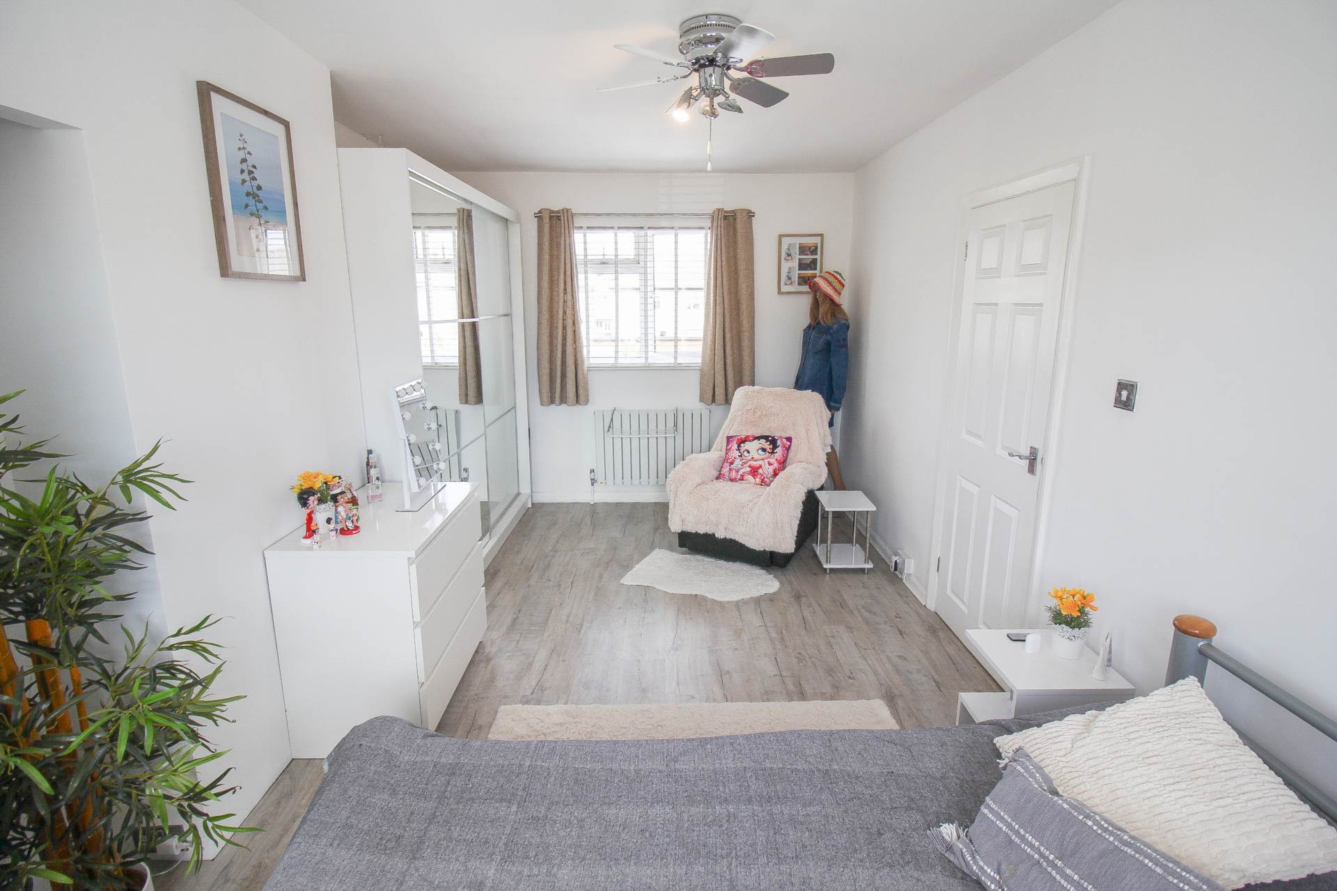 **Central Location**3 Good Sized Bedrooms**140 SQM Garden Including Workshop**Very Well Presented Inside & Out**, Image 8