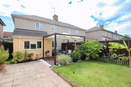 **Central Location**3 Good Sized Bedrooms**140 SQM Garden Including Workshop**Very Well Presented Inside & Out**