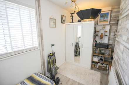 **Central Location**3 Good Sized Bedrooms**140 SQM Garden Including Workshop**Very Well Presented Inside & Out**, Image 11