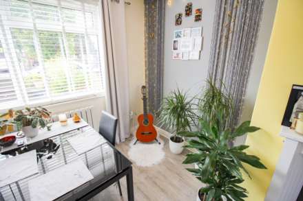 **Central Location**3 Good Sized Bedrooms**140 SQM Garden Including Workshop**Very Well Presented Inside & Out**, Image 16