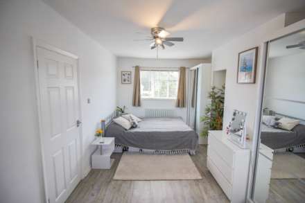 **Central Location**3 Good Sized Bedrooms**140 SQM Garden Including Workshop**Very Well Presented Inside & Out**, Image 7