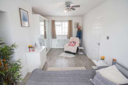 **Central Location**3 Good Sized Bedrooms**140 SQM Garden Including Workshop**Very Well Presented Inside & Out**, Image 8