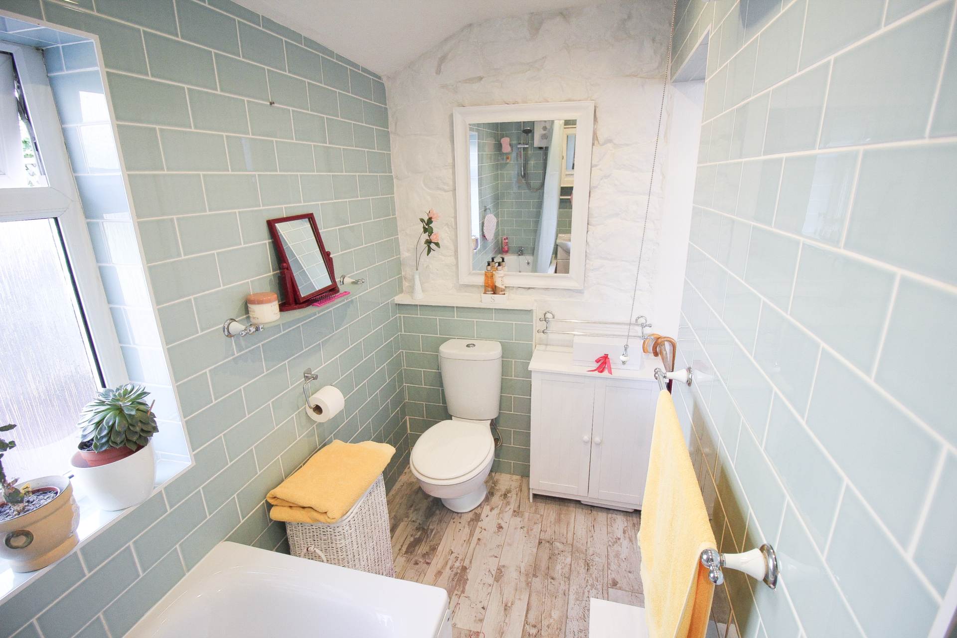 Centrally Located**Beautifully Presented**Private Sunny Garden**, Image 13