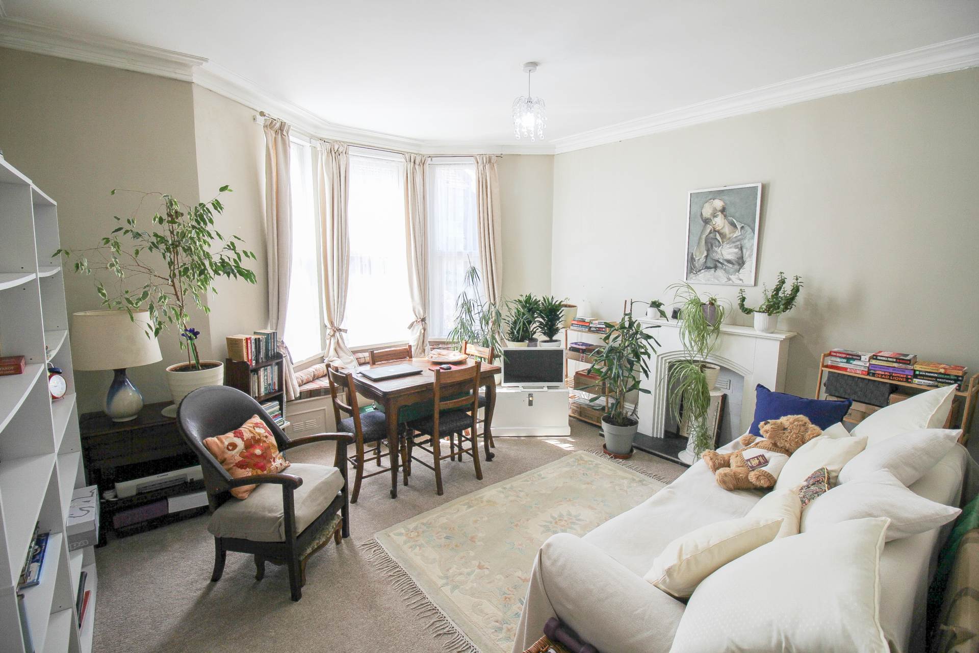 Centrally Located**Beautifully Presented**Private Sunny Garden**, Image 3