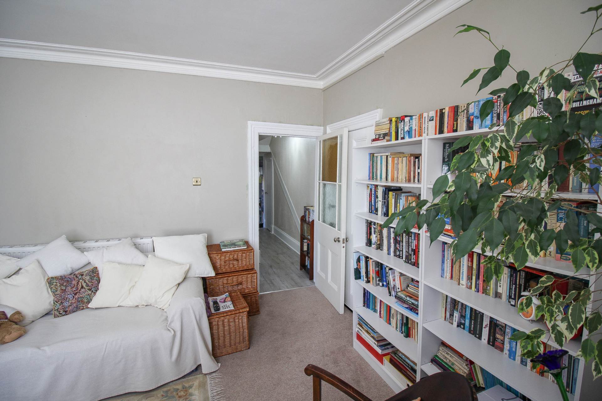 Centrally Located**Beautifully Presented**Private Sunny Garden**, Image 5