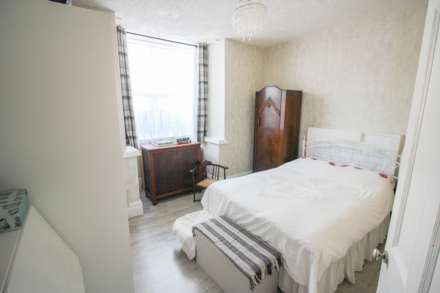 Centrally Located**Beautifully Presented**Private Sunny Garden**, Image 11