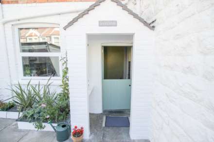 Centrally Located**Beautifully Presented**Private Sunny Garden**, Image 12