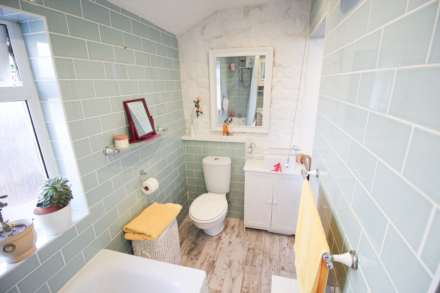 Centrally Located**Beautifully Presented**Private Sunny Garden**, Image 13