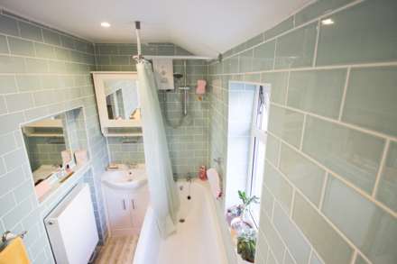Centrally Located**Beautifully Presented**Private Sunny Garden**, Image 14