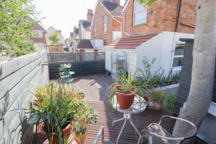 Centrally Located**Beautifully Presented**Private Sunny Garden**, Image 15