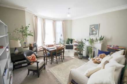 Centrally Located**Beautifully Presented**Private Sunny Garden**, Image 3