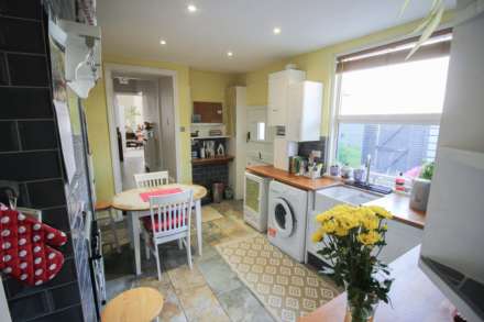 Centrally Located**Beautifully Presented**Private Sunny Garden**, Image 6