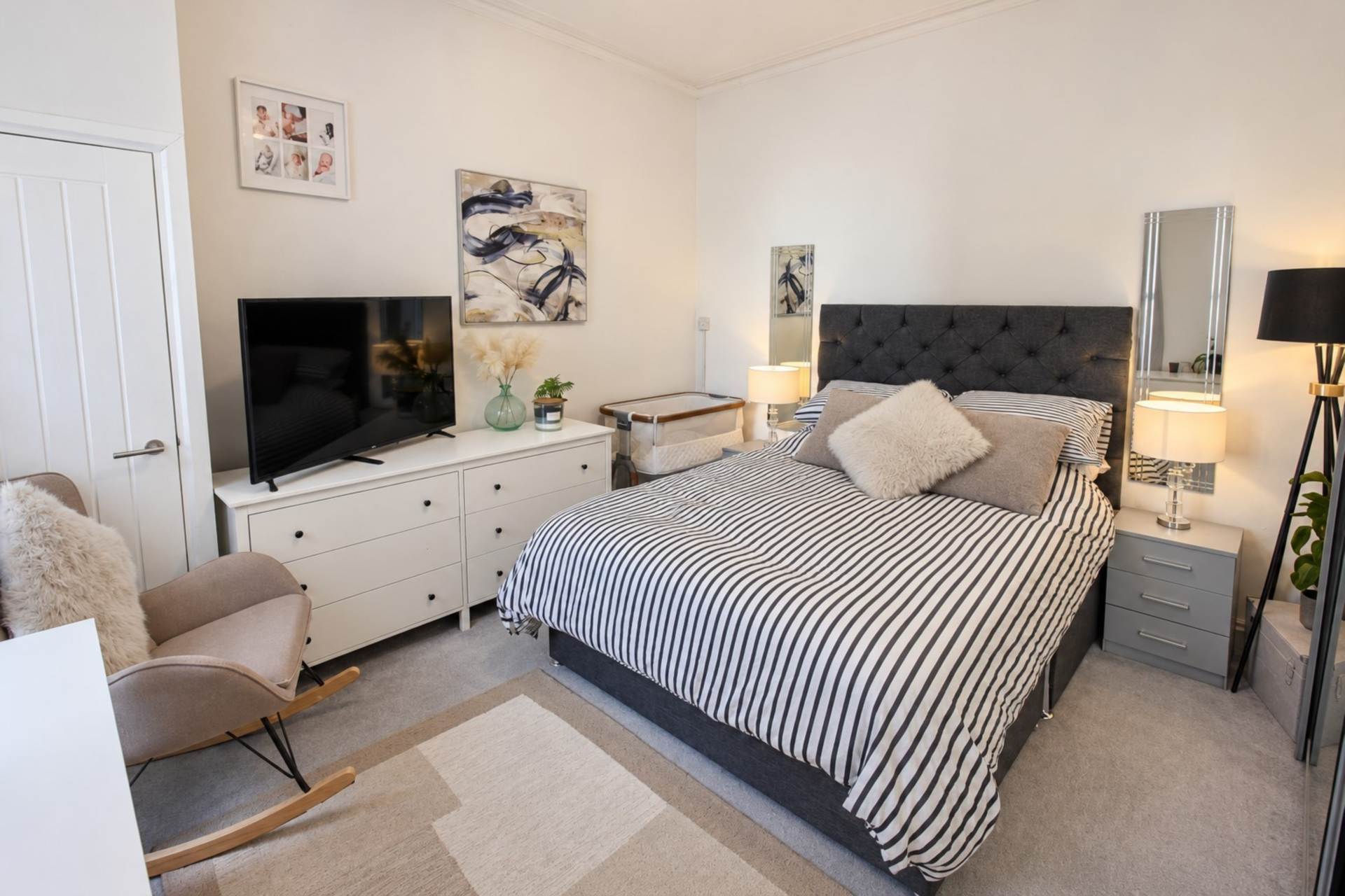 **Sea Front Location**Two Double Bedrooms**Parking & Garden Area**Beautifully Presented**, Image 12